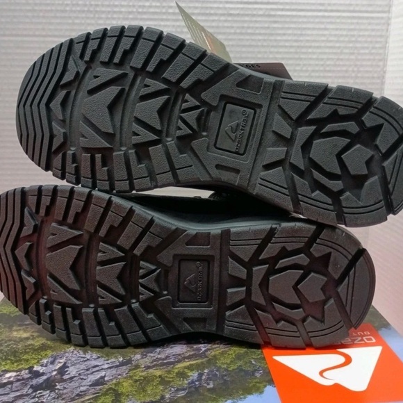 Athletic_Shoes